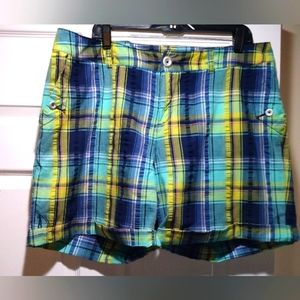 Green and blue multi color shorts with side pockets size 16 by Lane Bryant.